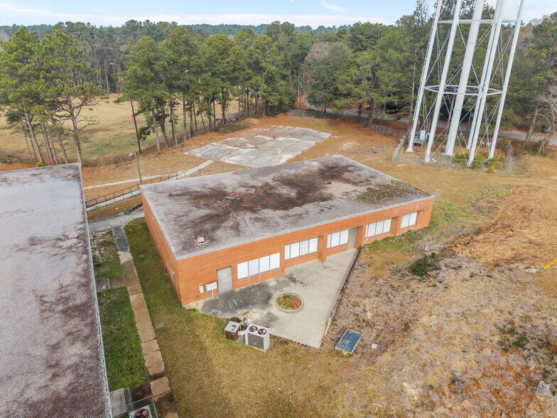 More Photos Of 711 N Chapin Rd, Aberdeen Flex For Sale