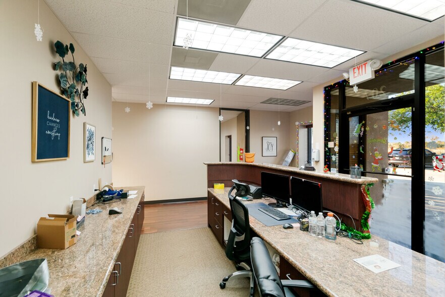 More Photos Of 207 W Archer Rd, Baytown Warehouse For Sale