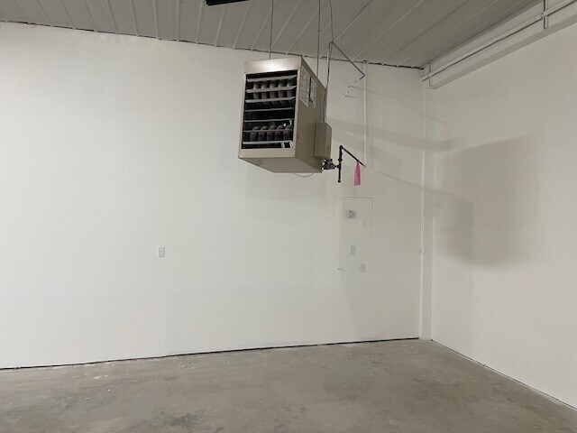 More Photos Of 8858-8898 Louisiana St, Merrillville Light Distribution For Lease