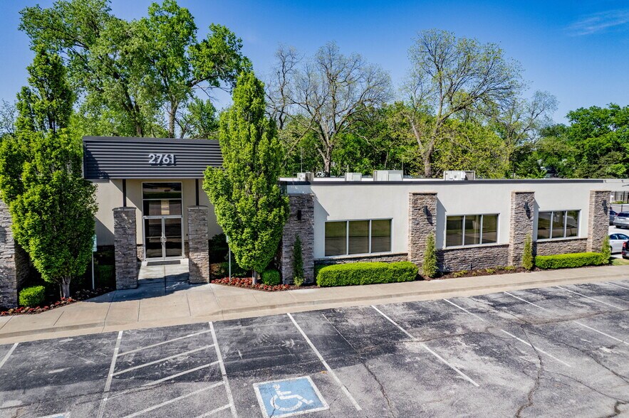 More Photos Of 2761 E Skelly Dr, Tulsa Medical For Lease