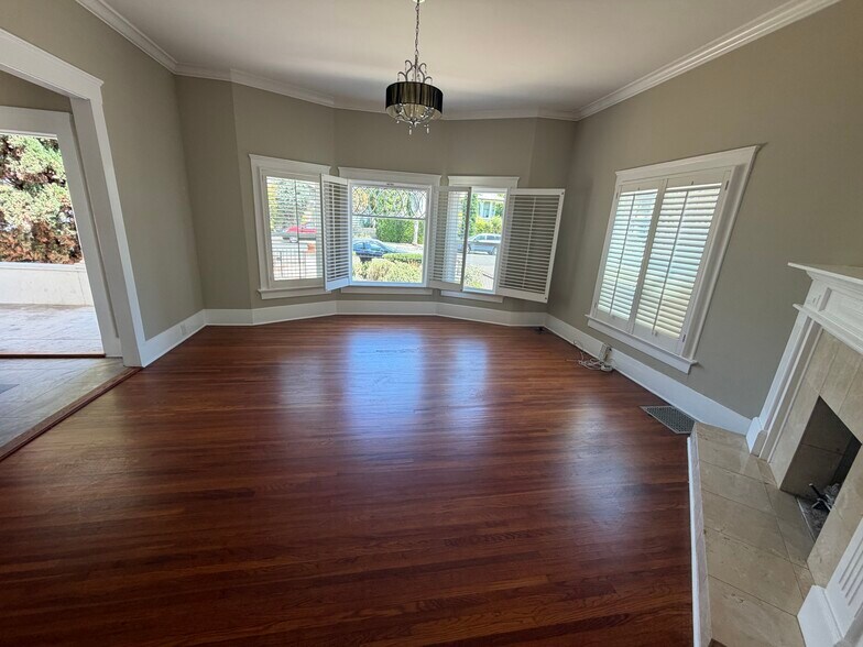 More Photos Of 3560 Front St, San Diego Multifamily For Sale