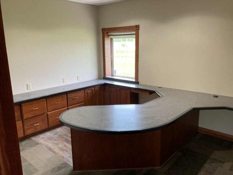 More Photos Of N911 Julius Dr, Greenville Light Manufacturing For Lease