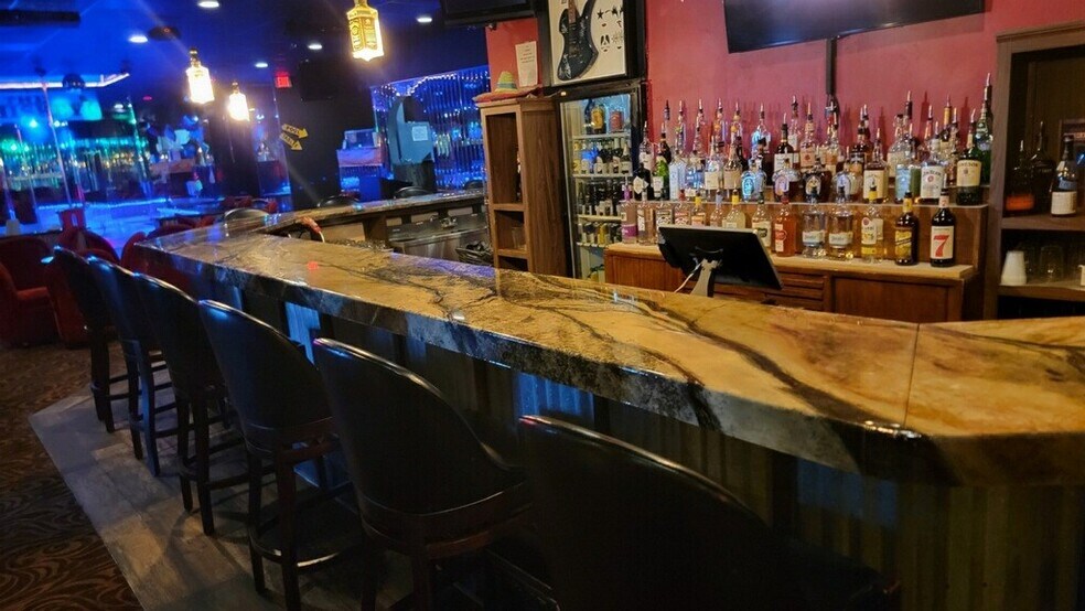 More Photos Of 8556 Park Blvd, Seminole Sports And Entertainment For Sale