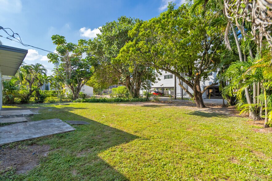 More Photos Of 648 South Dr, Miami Springs Medical For Lease