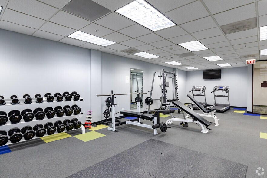 More Photos Of 1751-1771 W Diehl Rd, Naperville Unknown For Lease