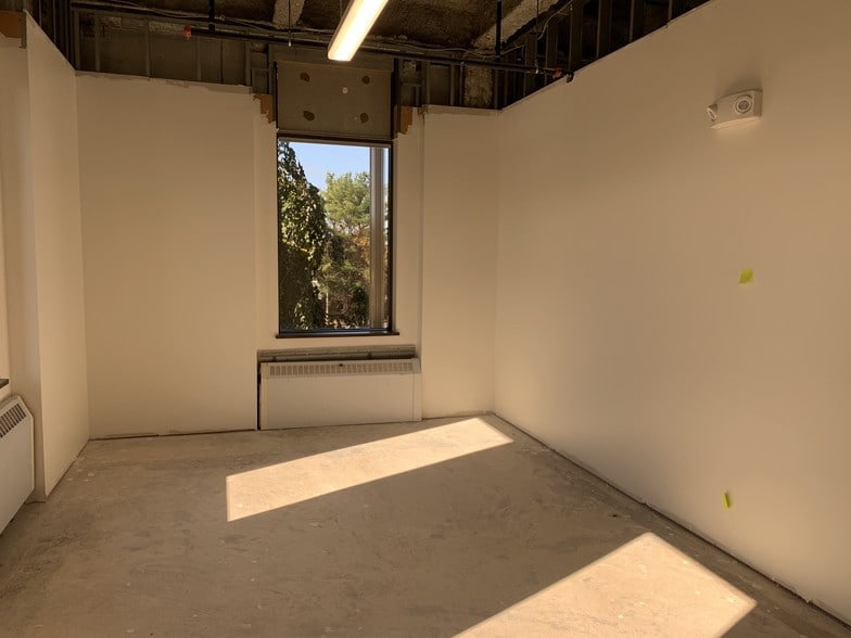 More Photos Of 4 Plaza Way, Fairhaven Bank For Lease