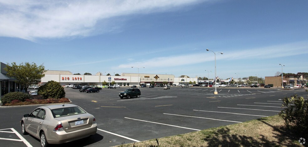 More Photos Of 2300-2332 W Mercury Blvd, Hampton Unknown For Lease