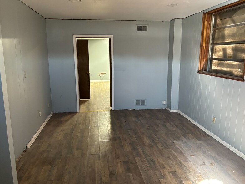 More Photos Of 1516 W Mound St, Columbus Light Distribution For Lease