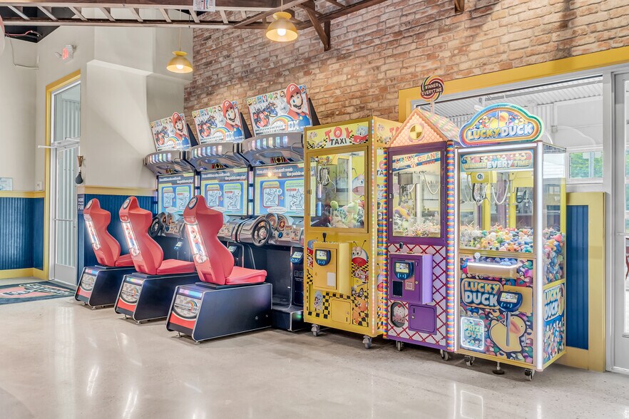 More Photos Of 2502 Highway 87, Navarre Specialty For Sale