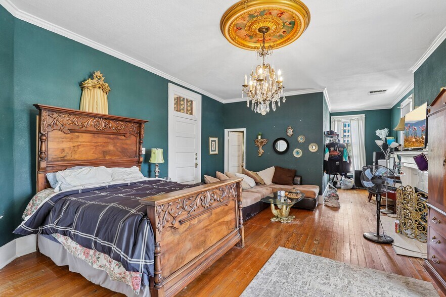 More Photos Of 421 Howard St, San Antonio Hospitality For Sale