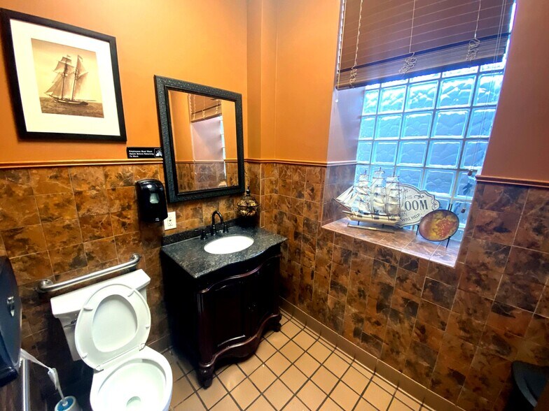 More Photos Of 1100-1106 S State St, Lockport Apartments For Sale