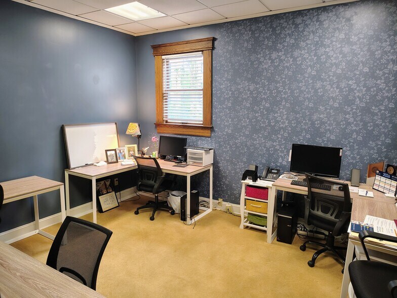 More Photos Of 1337 Virginia St, Charleston Office For Sale