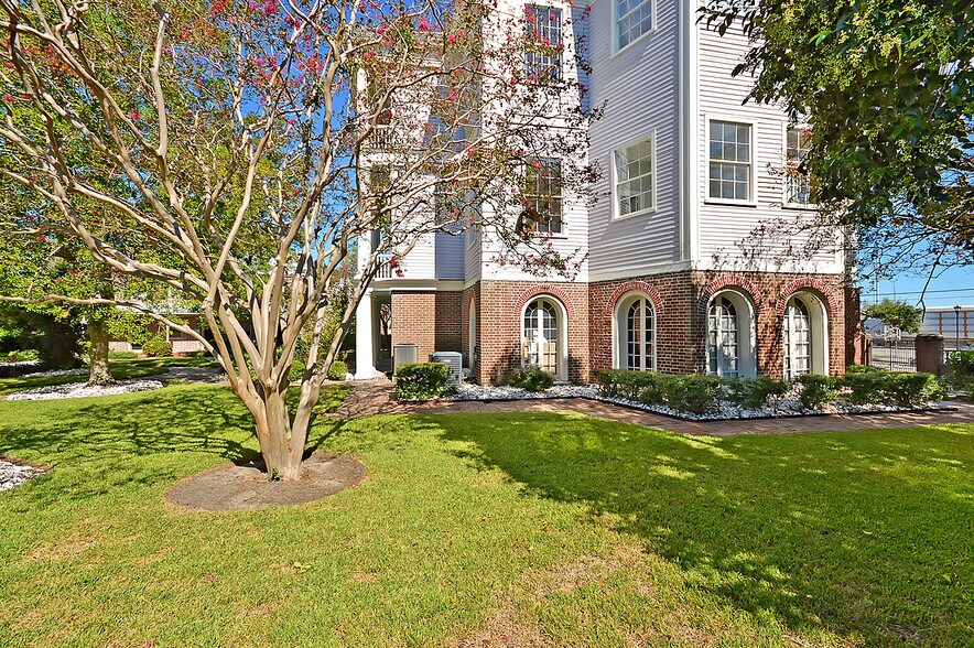 More Photos Of 635 E Bay St, Charleston Office Residential For Lease