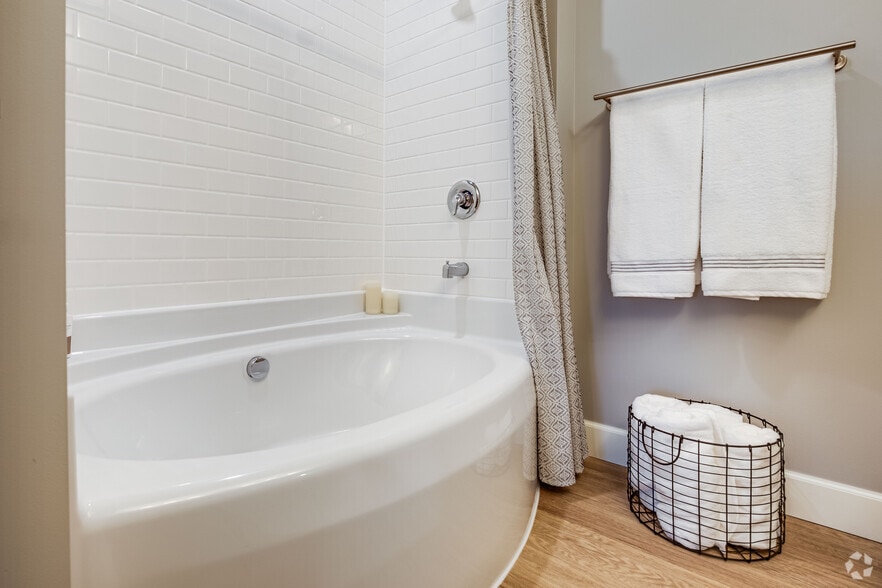 More Photos Of 800 Cretin Ave S, Saint Paul Apartments For Lease