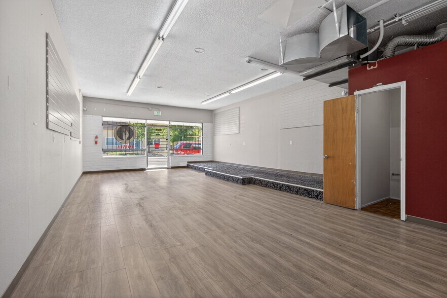 More Photos Of 1109-1115 Kimbark St, Longmont Storefront For Lease