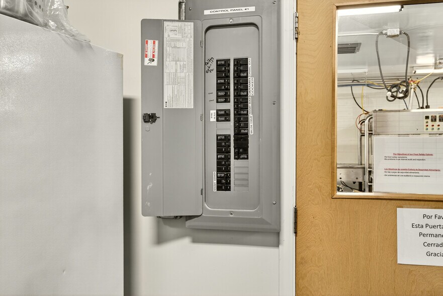 More Photos Of 3100 Merriman Rd, Medford Warehouse For Sale