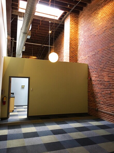 More Photos Of 675 Pulaski St, Athens Loft Creative Space For Lease