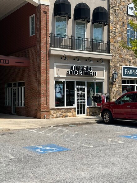 More Photos Of 2-8 S Main St, Watkinsville Storefront For Lease