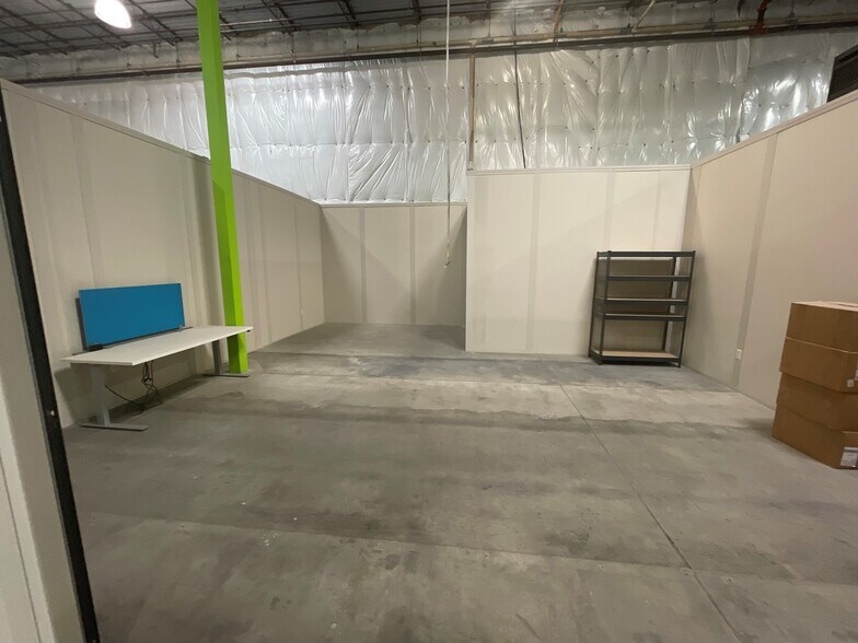 More Photos Of 7055 Old Katy Rd, Houston Showroom For Lease