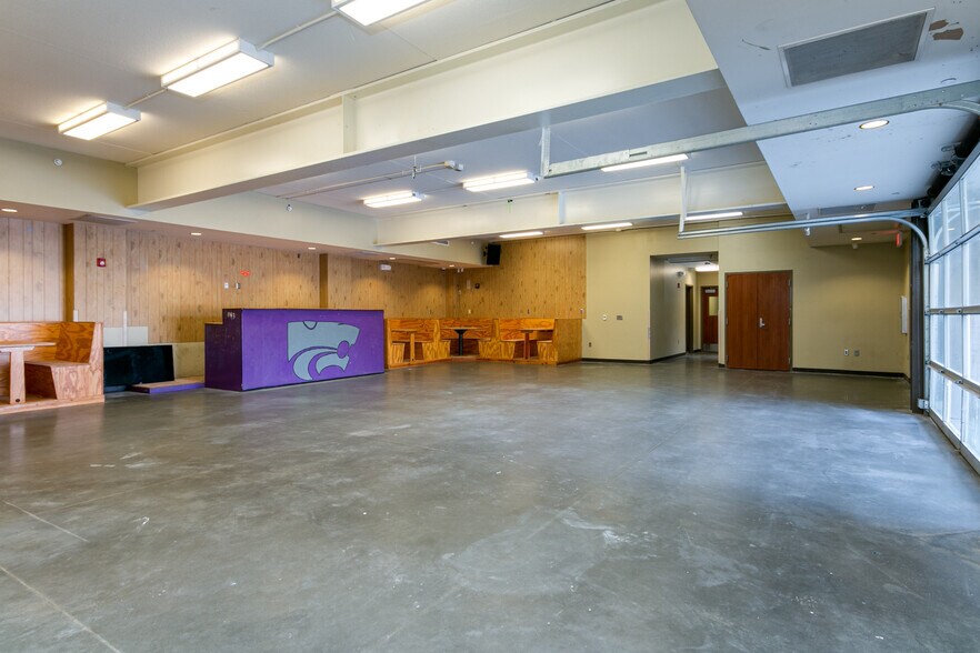 More Photos Of 1632 McCain Ln, Manhattan Sorority Fraternity House For Sale