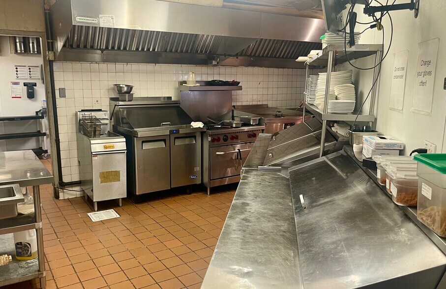 More Photos Of 4323 S Interstate 35, Austin Restaurant For Sale