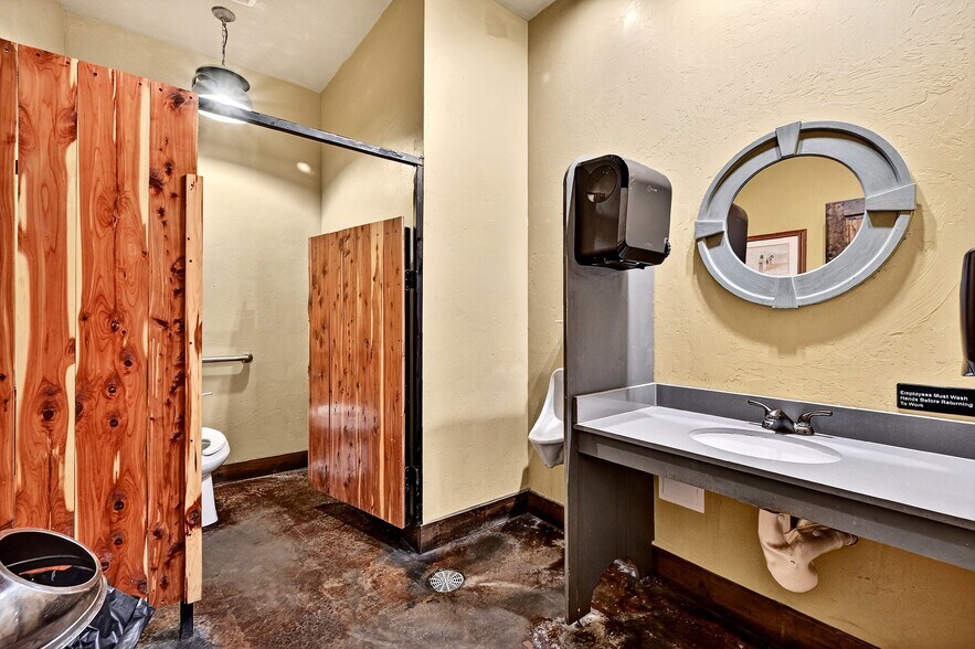 More Photos Of 301 N 1st St, Madill Restaurant For Sale