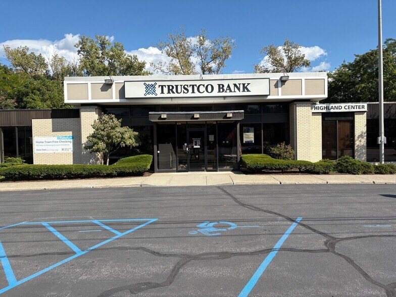 More Photos Of 3580 Us Highway 9w, Highland Bank For Lease