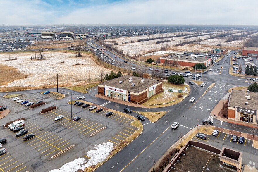 More Photos Of 582 Ch de Touraine, Boucherville Unknown For Lease