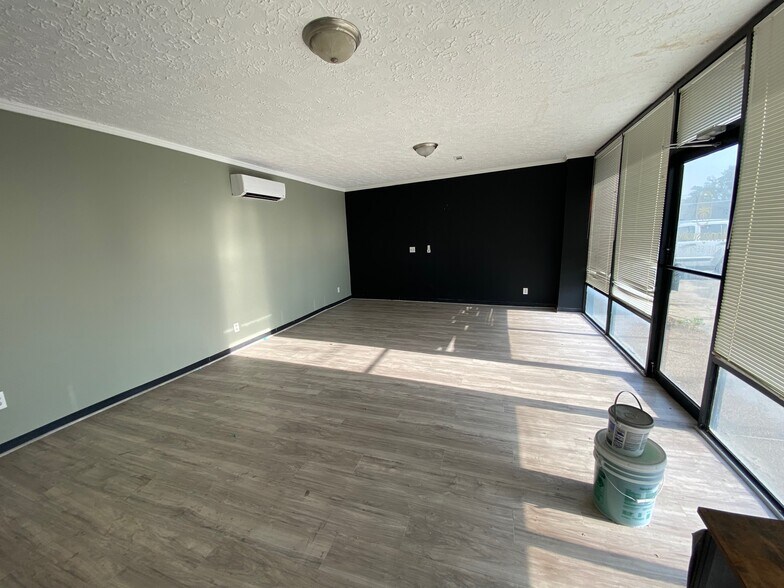 More Photos Of 195 Omohundro Pl, Nashville Warehouse For Lease