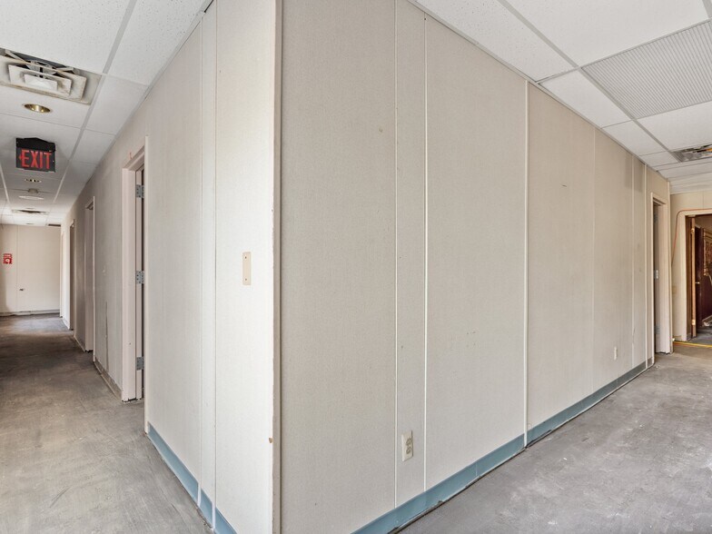 More Photos Of 2670 Chalmers St, Detroit Office For Sale