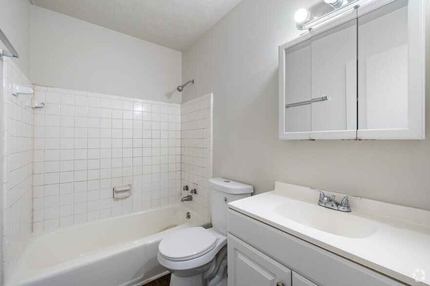 More Photos Of 1980-2016 Cambridge Dr, Lexington Apartments For Sale