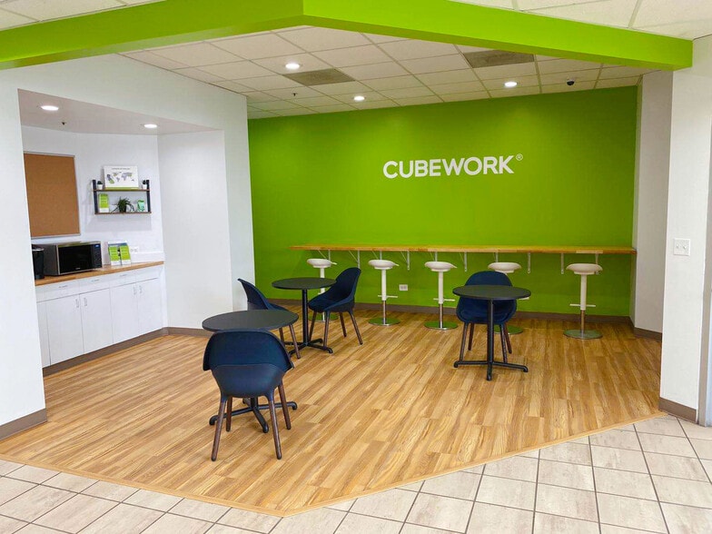 More Photos Of 7080 N Mccormick Blvd, Lincolnwood Warehouse For Lease