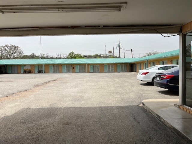 More Photos Of 208 S Ellis St, Menard Hotel For Sale