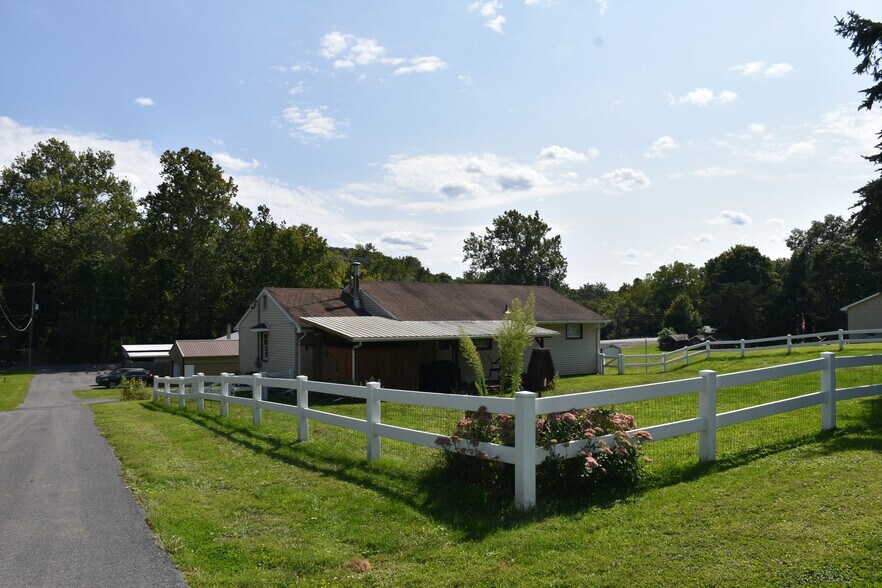 More Photos Of 4592 S Delaware Dr, Easton Auto Repair For Sale