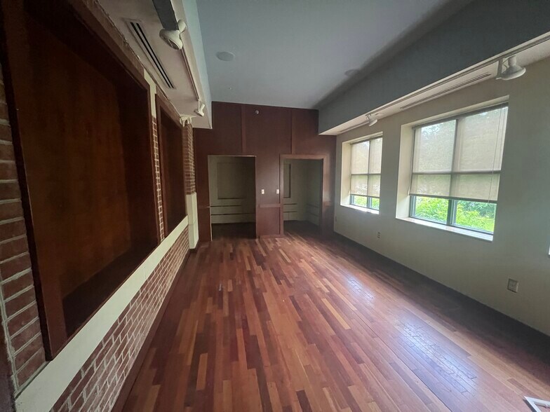 More Photos Of 215 Don Knotts Blvd, Morgantown Office For Lease