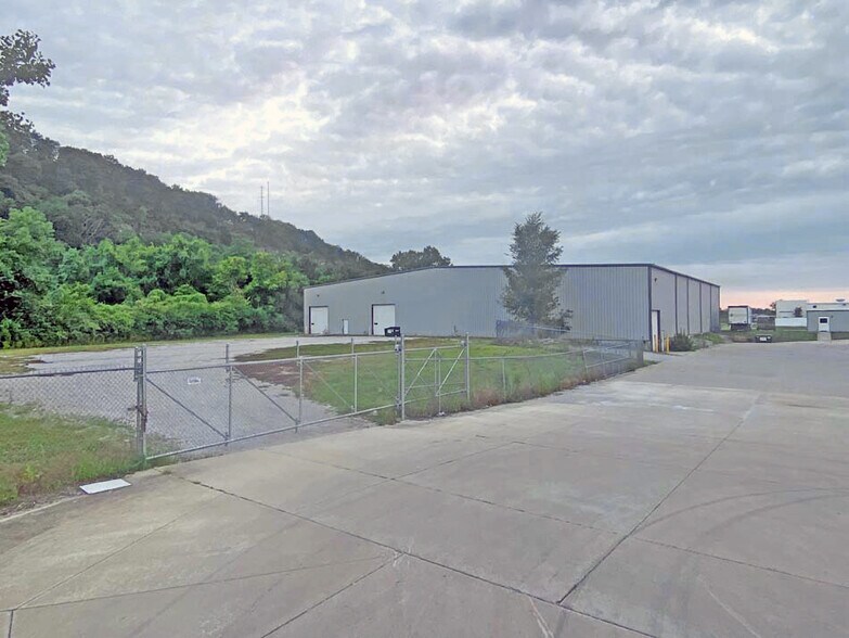 More Photos Of 729 Prairie Dupont Dr, Dupo Warehouse For Lease