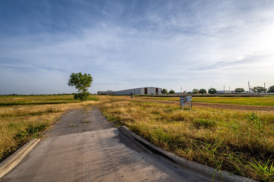 More Photos Of 601 SW Ard Ave, Lawton Warehouse For Sale