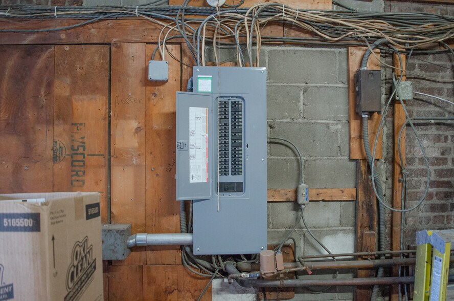 More Photos Of 9 E Oreilly St, Kingston Freestanding For Sale