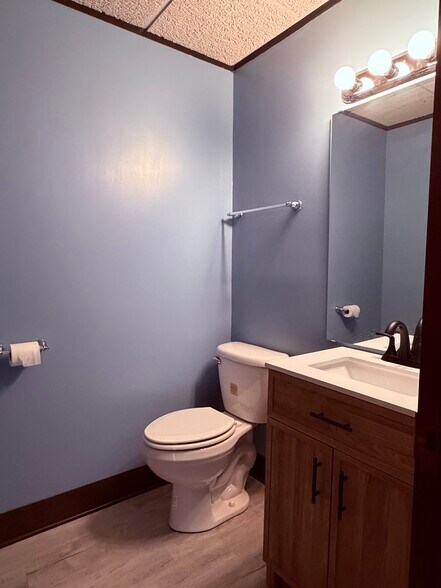 More Photos Of 3721 W Market St, Greensboro Office For Lease