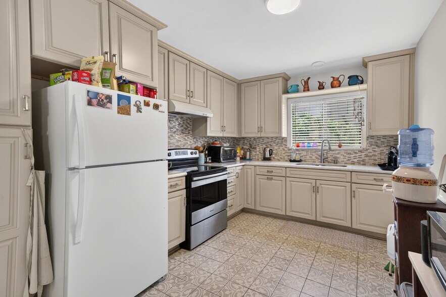 More Photos Of 1459 Stanley Ave, Glendale Apartments For Sale