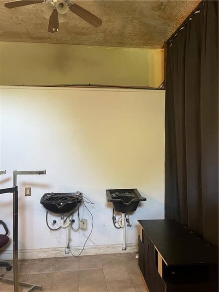 More Photos Of 1621 N 25th St, Kansas City Light Manufacturing For Sale