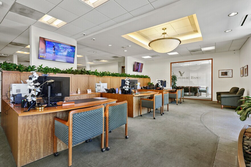 More Photos Of 73010 El Paseo, Palm Desert Office For Lease