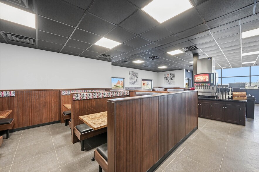 More Photos Of 1511 N Meridian St, Portland Freestanding For Sale