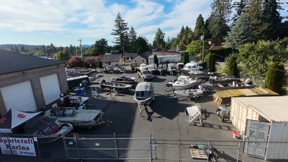 More Photos Of 13200-13210 SE Mcloughlin Blvd, Milwaukie Showroom For Lease