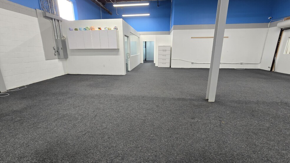 More Photos Of 2300 Marcus Ave, New Hyde Park Warehouse For Lease