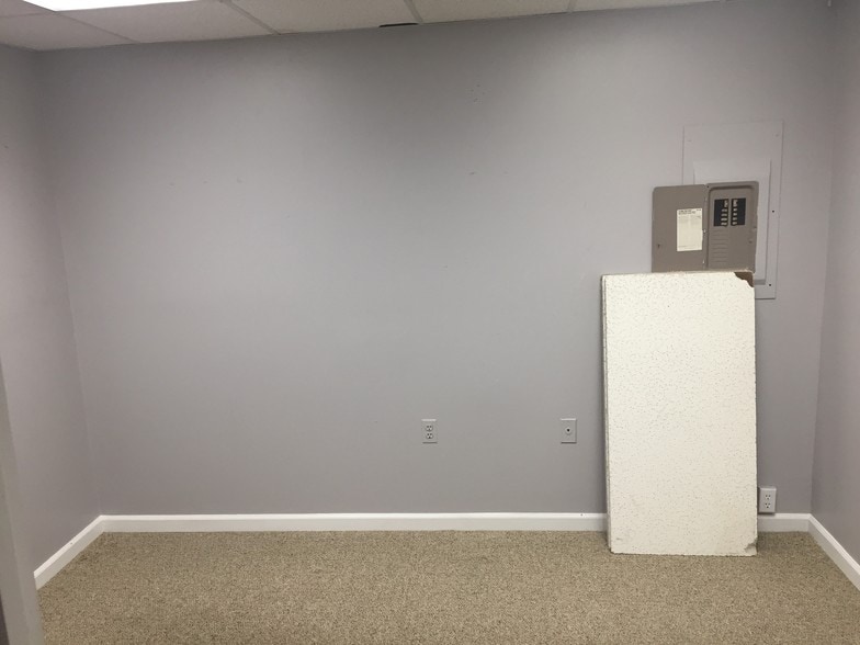 More Photos Of 28 Liberty St, Westminster Apartments For Lease