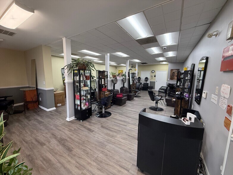 More Photos Of 11409 Amherst Ave, Wheaton Freestanding For Lease