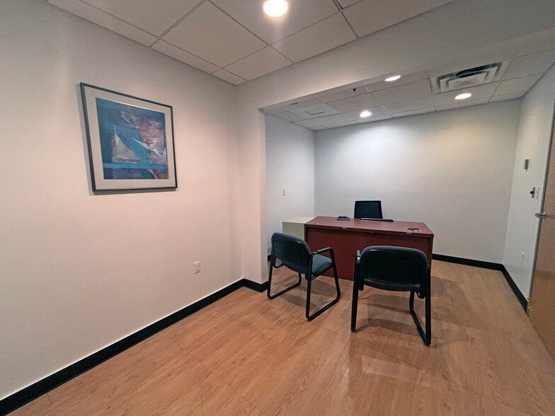 More Photos Of 920 Lafayette Rd, Seabrook Office For Lease