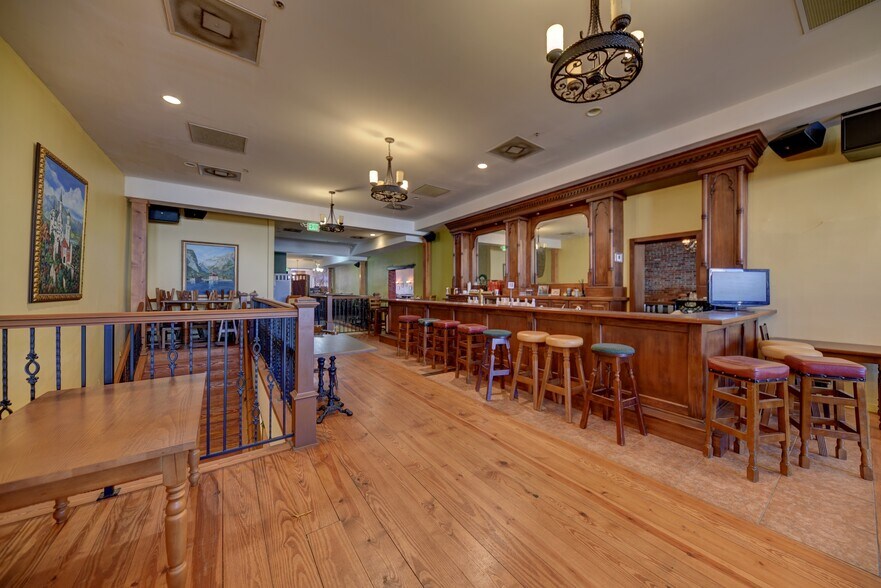 More Photos Of 107-109 N Main St, Bryan Restaurant For Sale