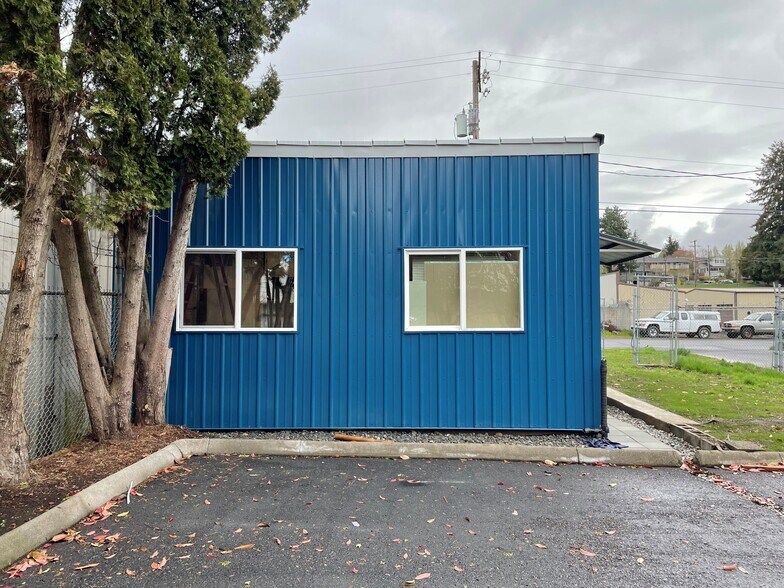 More Photos Of 1703 E 4th St, Vancouver Warehouse For Lease
